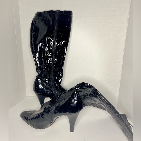 Gently Used Faux Patent leather alligator skin texture zip up boots - Picture 1 of 2